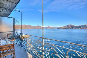 Lago Magico Pied Dans L Eau