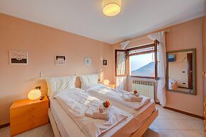 Casa Angiolina Lake Mountain View