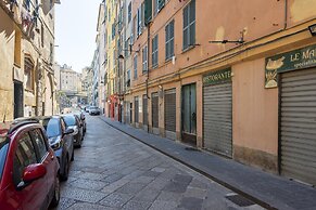 Charming Flat Next to Genoa s Aquarium