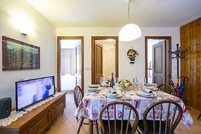 Bram La Fam 32 few Steps From Skiing