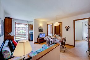 Bram La Fam 32 few Steps From Skiing