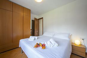 Bram La Fam 32 few Steps From Skiing