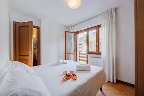 Bram La Fam 32 few Steps From Skiing