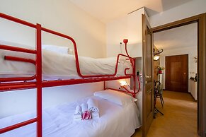 Bram La Fam 32 few Steps From Skiing