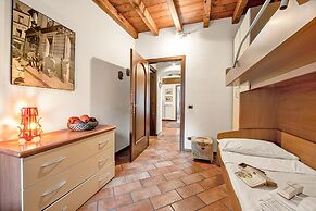 Laura - Center Sal - Child Friendly