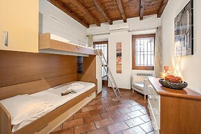 Laura - Center Sal - Child Friendly