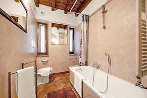 Laura - Center Sal - Child Friendly