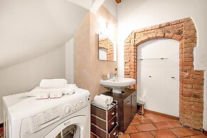 Laura - Center Sal - Child Friendly