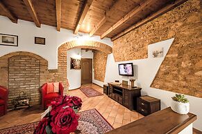 Laura - Center Sal - Child Friendly