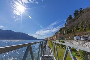 Blu Lake Apartment on Ghiffa Beach