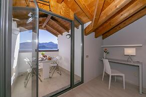 Blu Lake Apartment on Ghiffa Beach