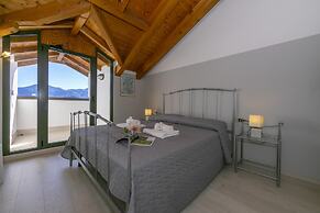 Blu Lake Apartment on Ghiffa Beach