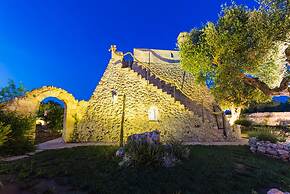 Tenuta Bouganville With Garden And Pool