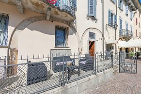 Il Nido Del Cigno Pied Dans l eau