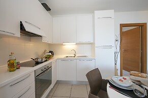 Vista di Maccagno Fantastico Pool