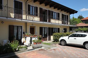 Petalo Bianco 100m From Lake