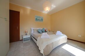 Petalo Bianco 100m From Lake