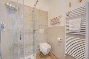 La Casa Accanto With Shared Pool