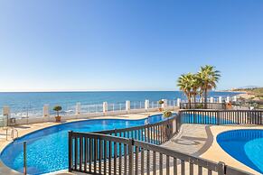 Puerta del mar 2 Beachfront and Pool