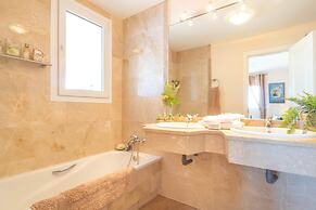 Puerta del mar 2 Beachfront and Pool