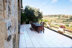 Villeleynah Amazing Gozitan Villa Pool