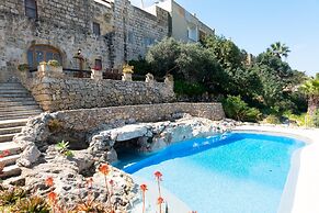 Villeleynah Amazing Gozitan Villa Pool