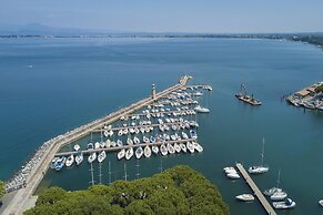 Rivoltella Apt With Pool 600m From Lake