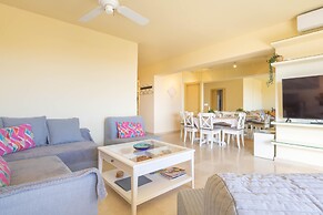 Marbella Este Next Marriott and Nikki B