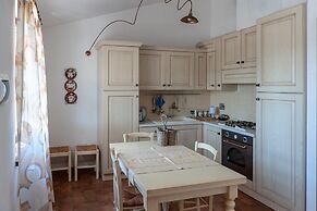 Olive Brench Apt In Farmhouse With Pool