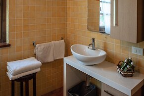 Olive Brench Apt In Farmhouse With Pool