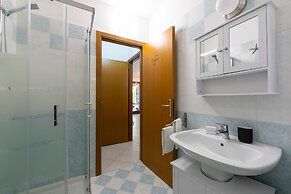 Perla del Lago Near the Beach