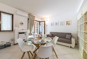 Perla del Lago Near the Beach