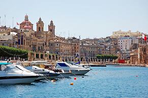Sea and sun Views 2bd Apt Marsalforn Gozo
