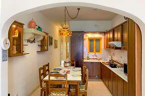 Sea and sun Views 2bd Apt Marsalforn Gozo