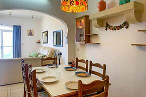 Sea and sun Views 2bd Apt Marsalforn Gozo