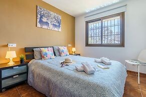 Sunny Tranquility With Pool