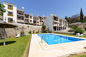 Sunny Tranquility With Pool
