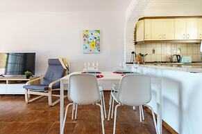 Sunny Tranquility With Pool