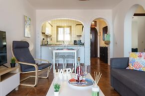 Sunny Tranquility With Pool