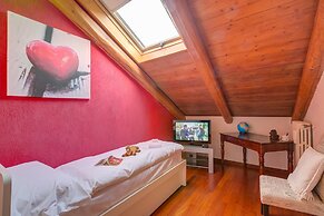 La Torre In The Center Of Town