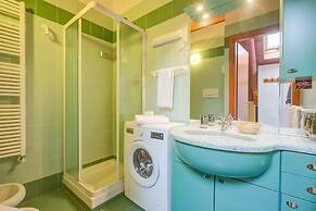 La Torre In The Center Of Town