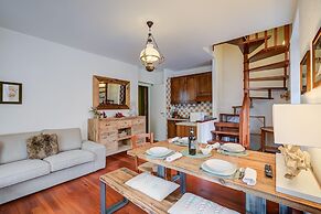 La Torre In The Center Of Town