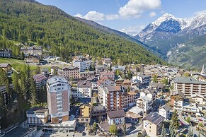La Torre In The Center Of Town