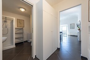 Sea View Apartment Next To Acquarium