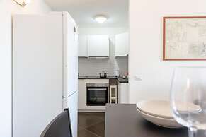 Sea View Apartment Next To Acquarium