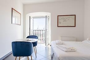 Sea View Apartment Next To Acquarium