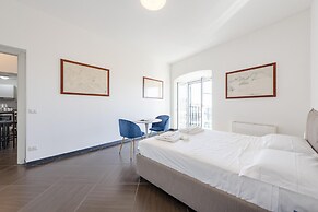 Sea View Apartment Next To Acquarium