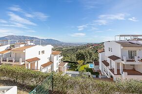 Apt Mairena Forest sea View Pool