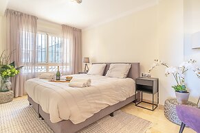 Apt Mairena Forest sea View Pool