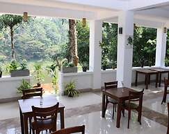 Kandy Rivers Edge Nature Resort